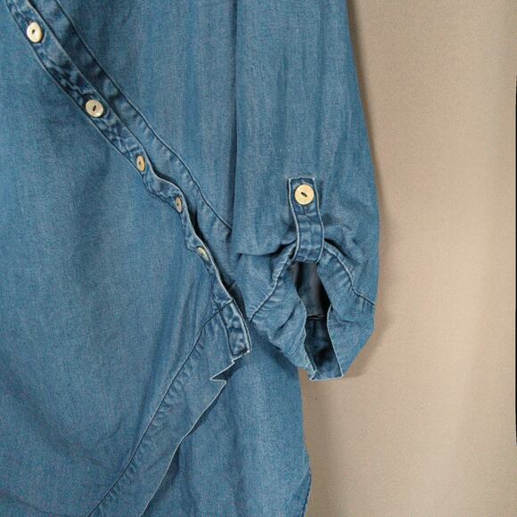 Soft Surroundings Shirt Womens M Blue Chambray Asymmetric Roll Tab - Picture 4 of 7